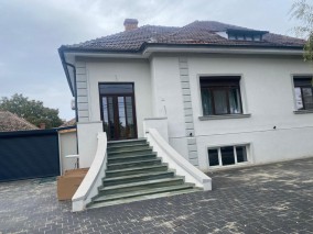 Hotel for sale with annexes and a plot of land next to ISHO Timisoara, Timis county