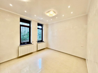 Apartment in villa for sale 4 rooms Aviatorilor area, Bucharest