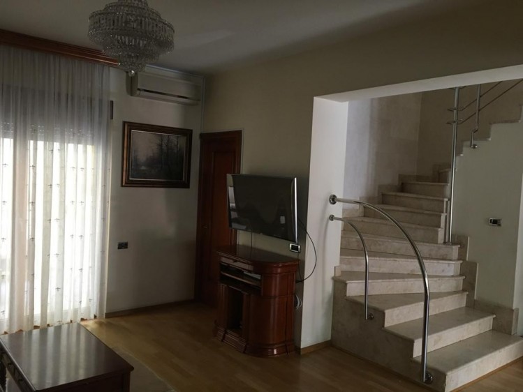 Vila de inchiriat 9 camere zona Primaverii, Bucuresti 350 mp