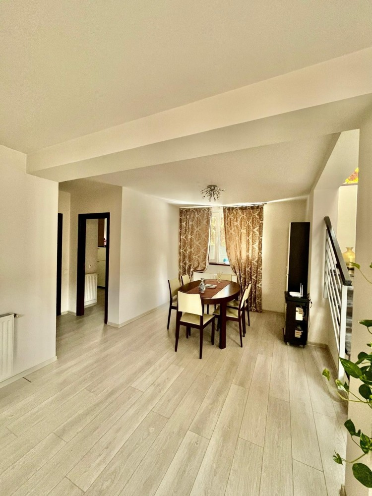 Vila de vanzare 5 camere zona Iancu Nicolae - Padurea Baneasa, Bucuresti